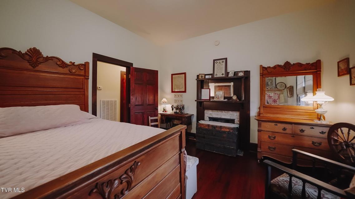 Photo #30: 374 Sycamore Shoals Drive