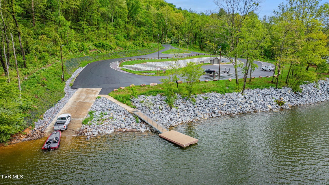 Photo #5: 497 Lakeview Drive