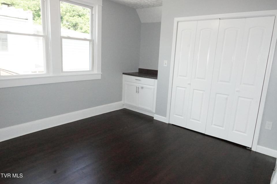 Photo #26: 460 Park Street