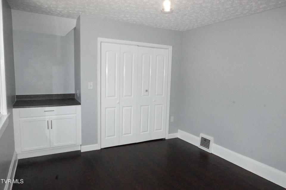 Photo #27: 460 Park Street