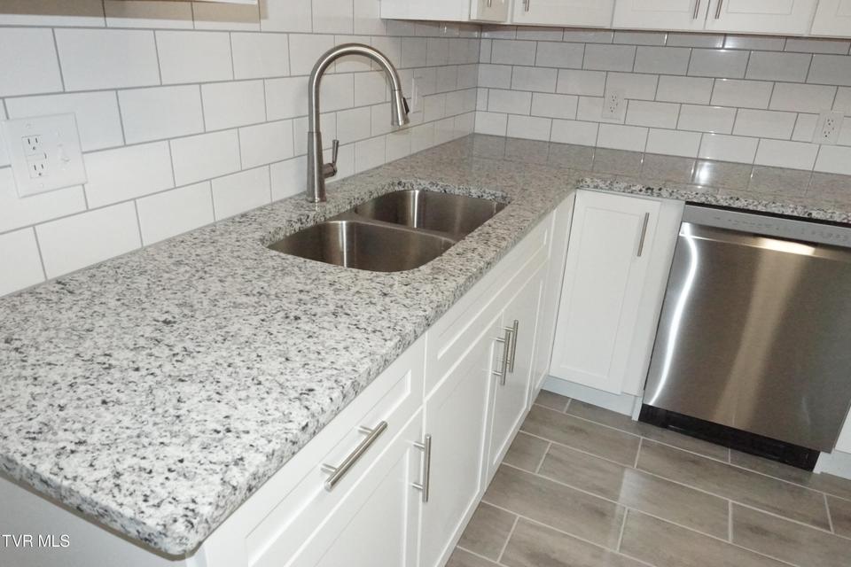 Photo #10: 460 Park Street