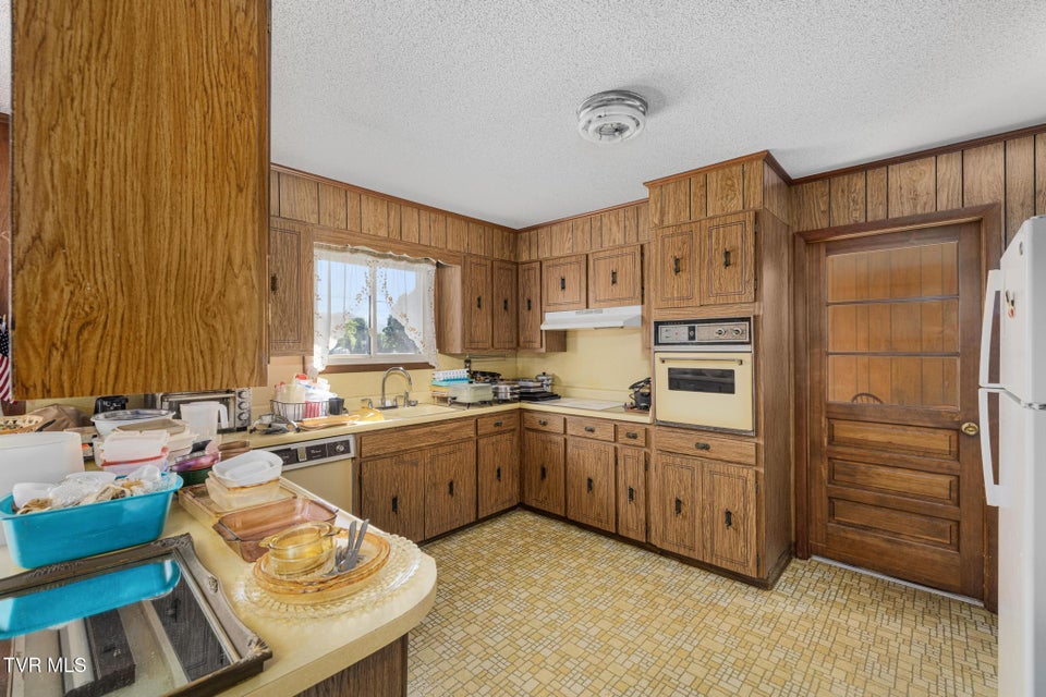 Photo #9: 320 Mountain View Street