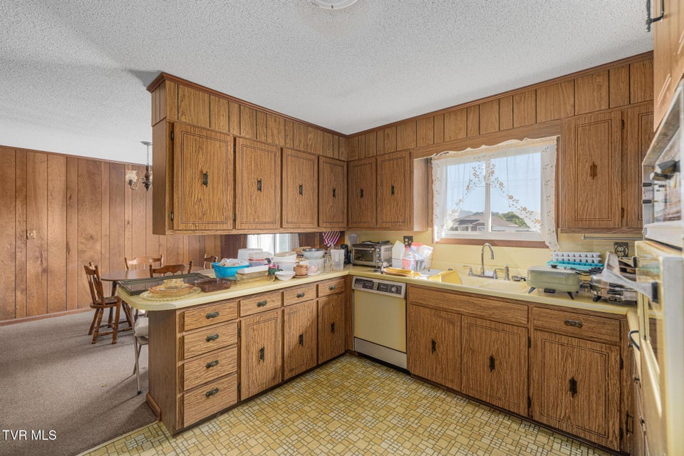 Photo #11: 320 Mountain View Street
