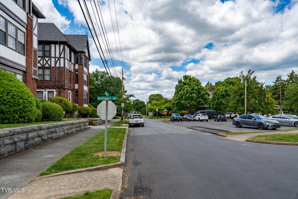 Photo #11: 701 Locust Street