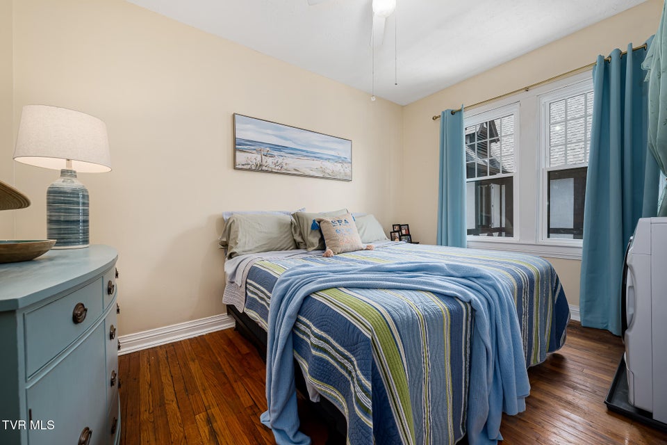 Photo #28: 701 Locust Street