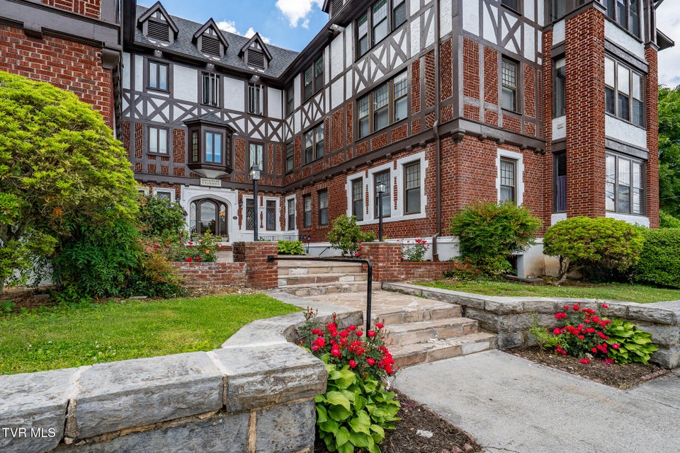 Photo #6: 701 Locust Street