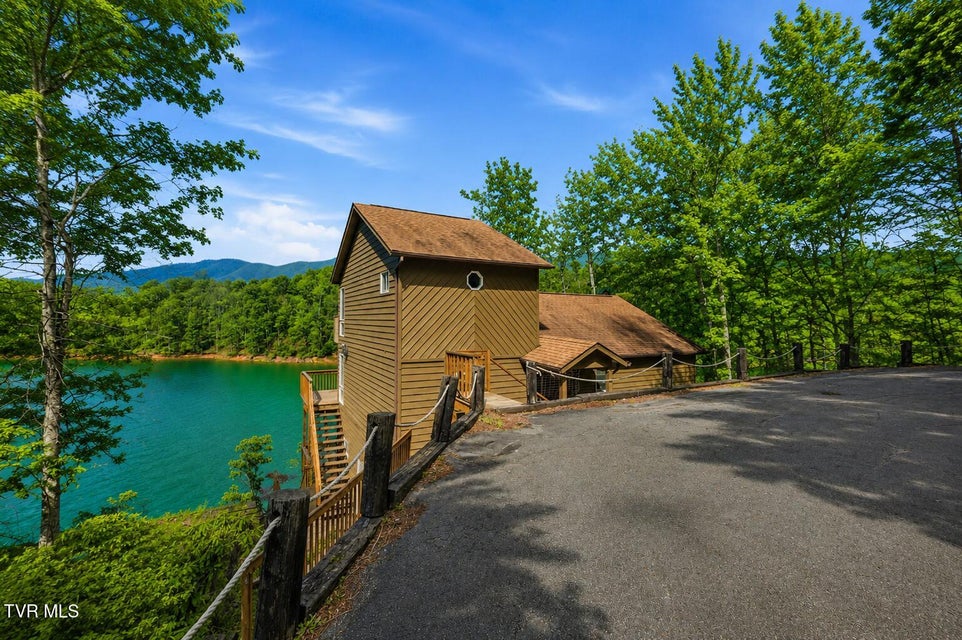 Photo #6: 310 Cove Ridge Lane