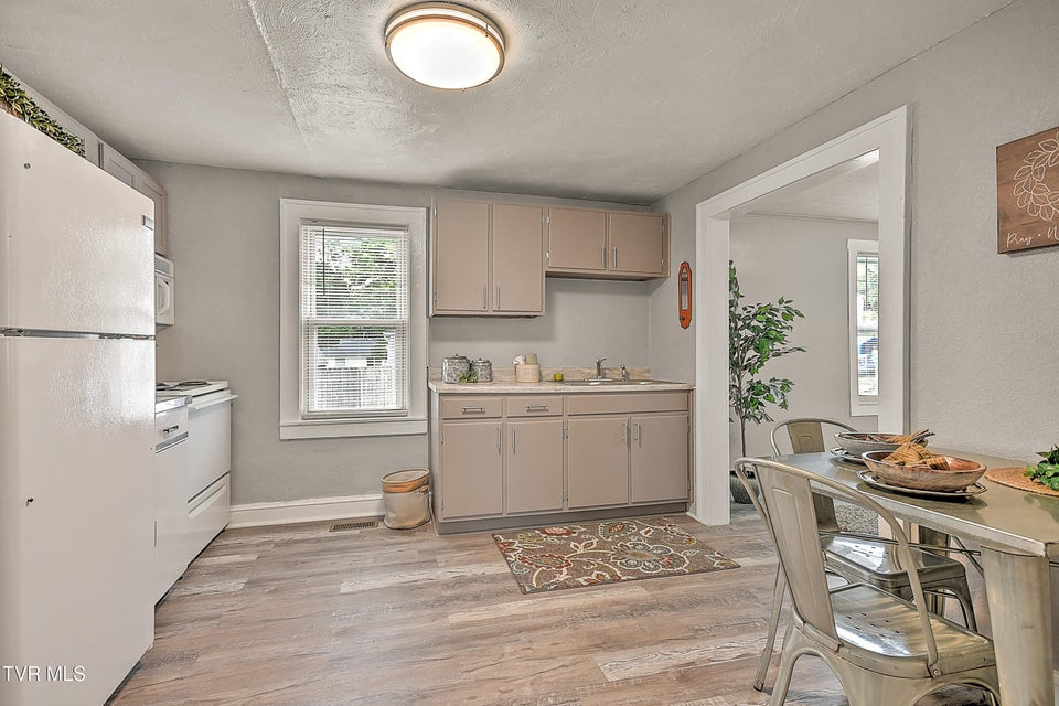 Photo #13: 2020 Shelby Street