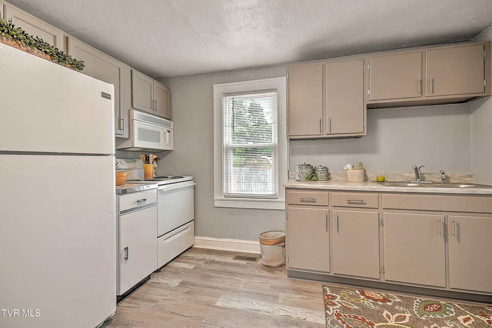 Photo #14: 2020 Shelby Street