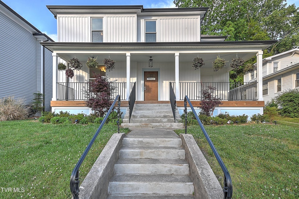 Photo #4: 705 Alabama Street