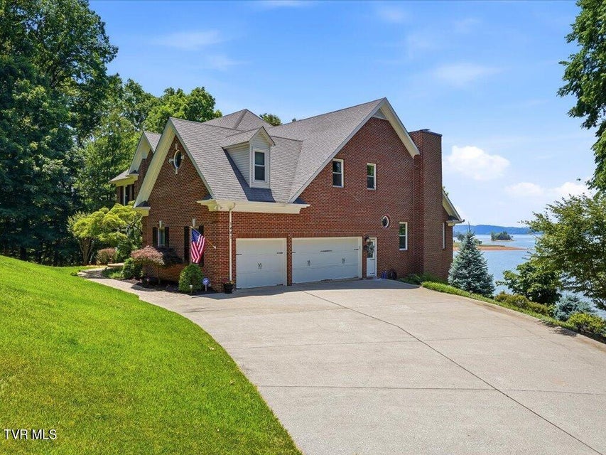Photo #5: 1881 Pointe Drive