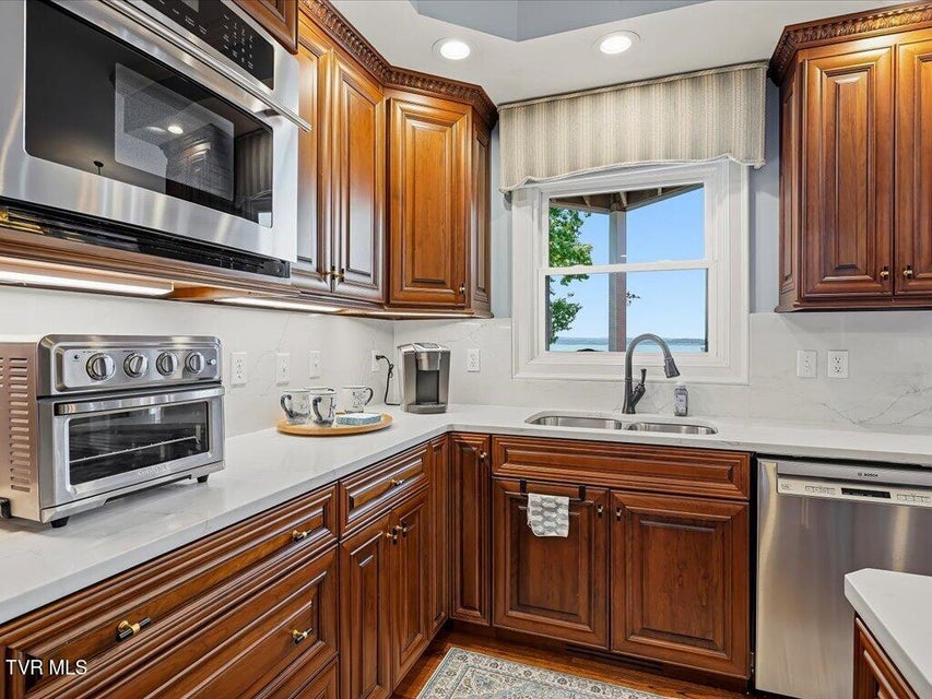 Photo #14: 1881 Pointe Drive