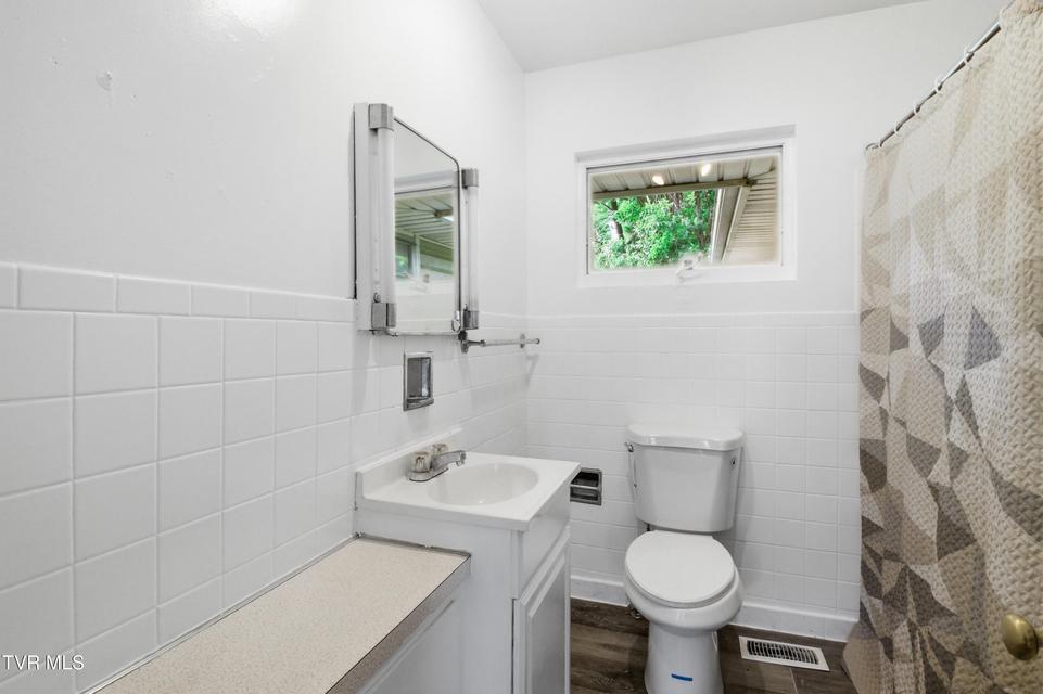 Photo #19: 2858 Ashley Street