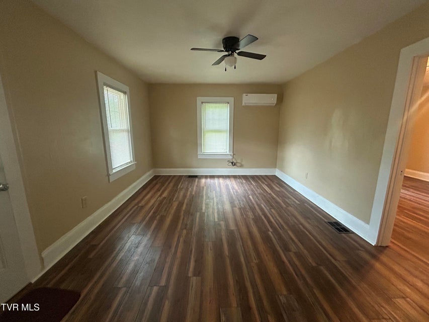 Photo #8: 518 Spring Avenue