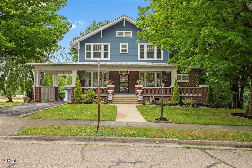 Photo #4: 834 Locust Street