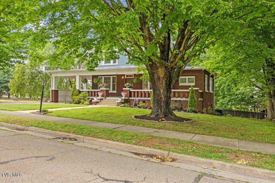 Photo #11: 834 Locust Street
