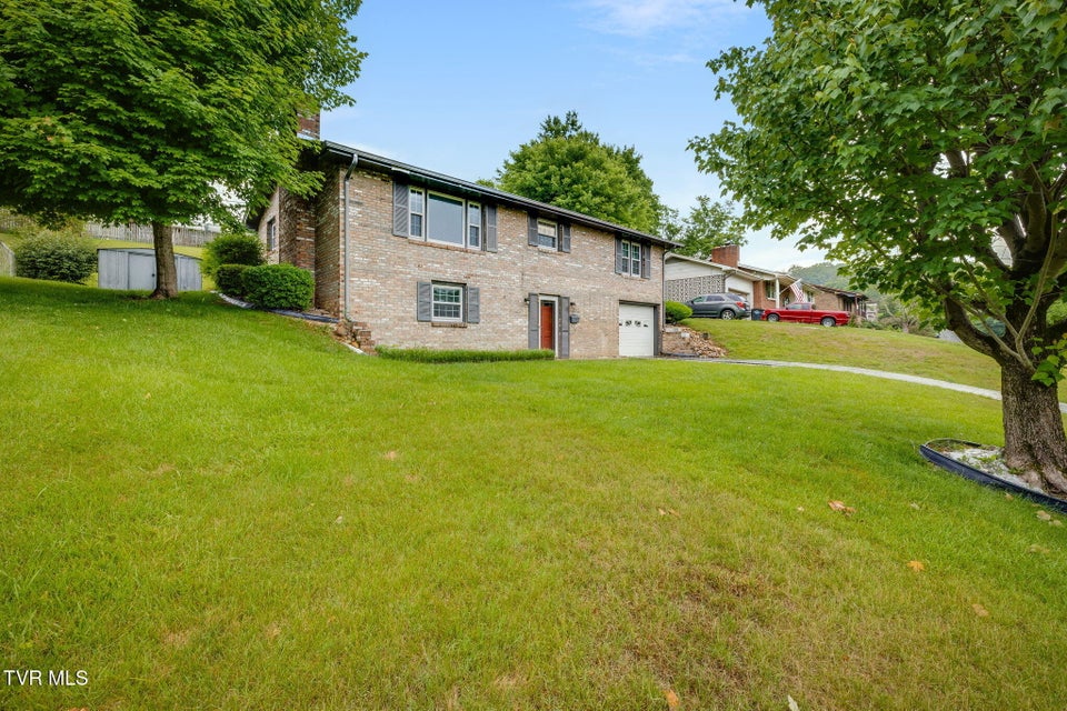 Photo #28: 844 Fain Avenue
