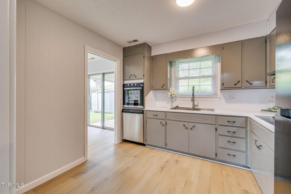 Photo #13: 844 Fain Avenue