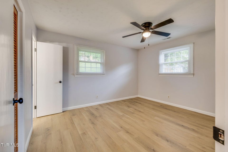 Photo #15: 844 Fain Avenue