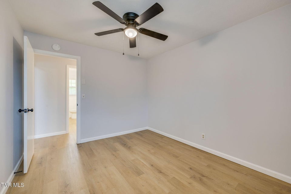Photo #25: 844 Fain Avenue