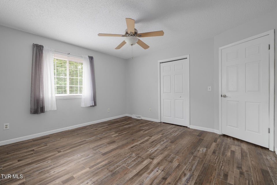 Photo #32: 707 Lazywood Drive