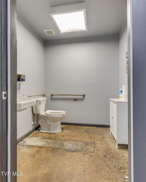 Photo #10: 718 Walnut Street