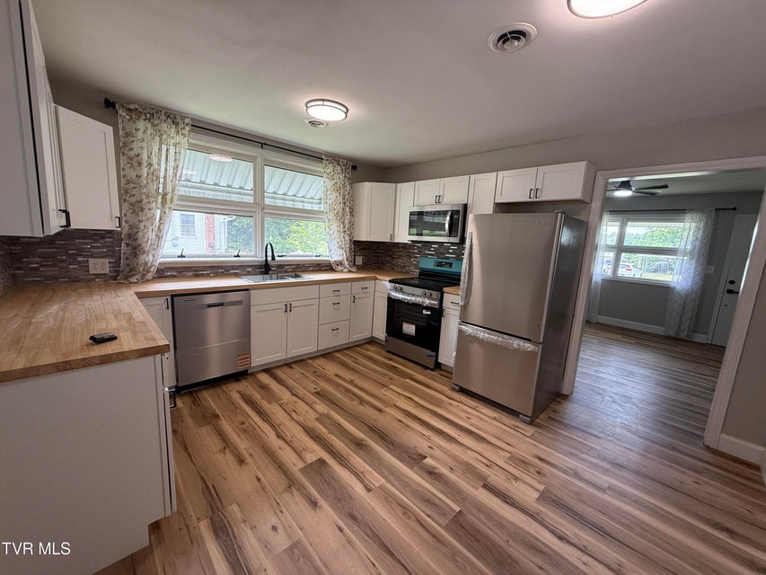 Photo #4: 2358 Anderson Street