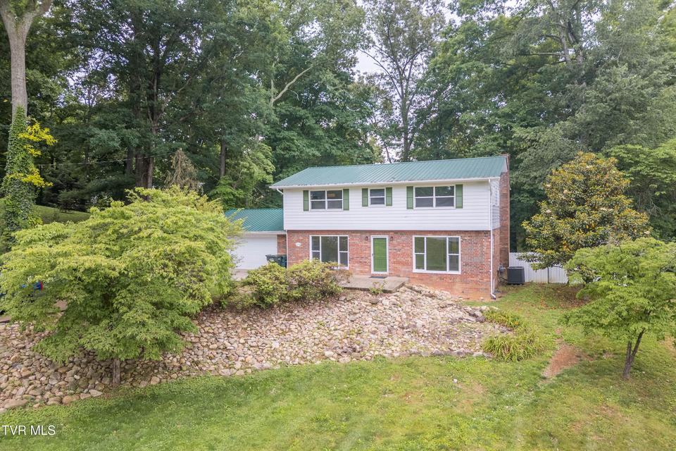 Photo #2: 1404 Brentwood Drive