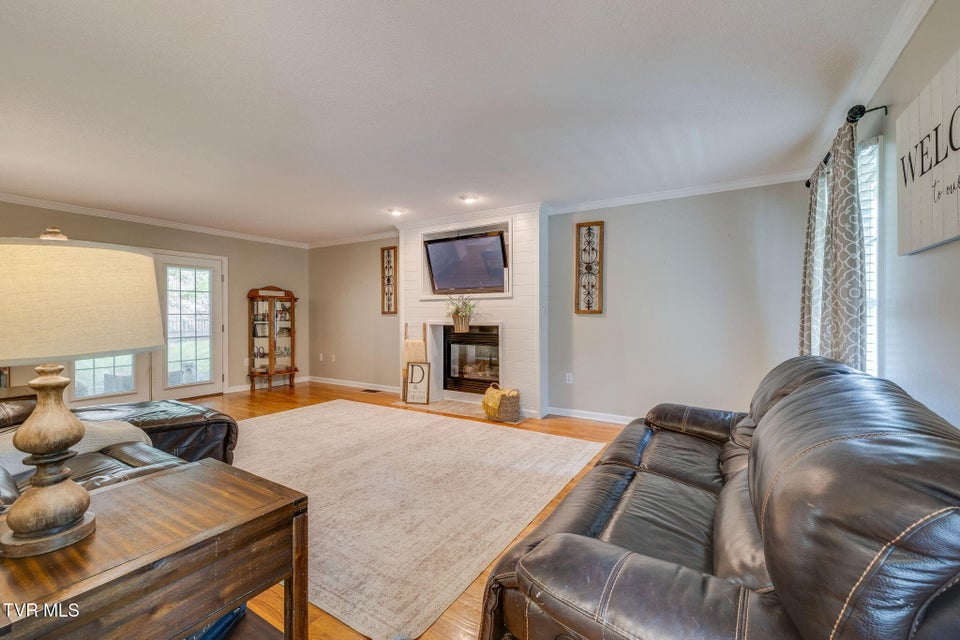 Photo #7: 1933 Birchwood Road