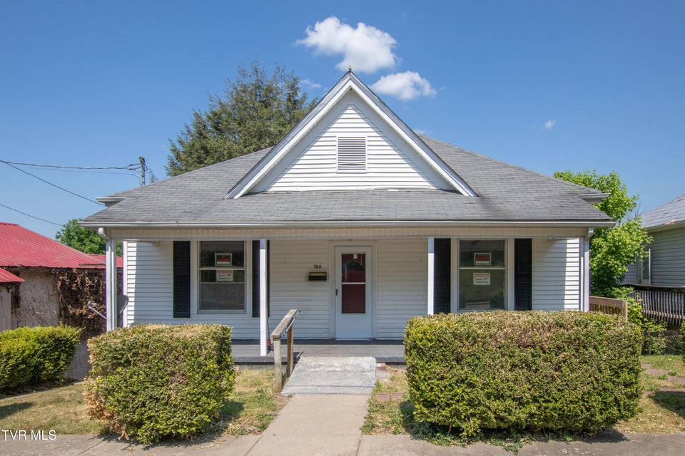 Photo #2: 708 Portsmouth Avenue