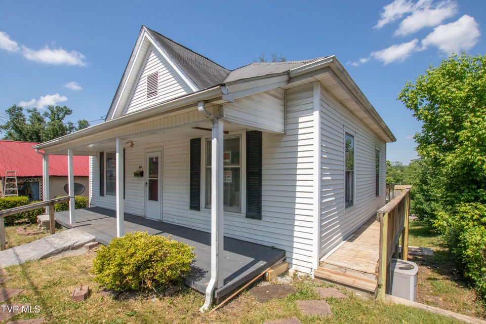 Photo #3: 708 Portsmouth Avenue