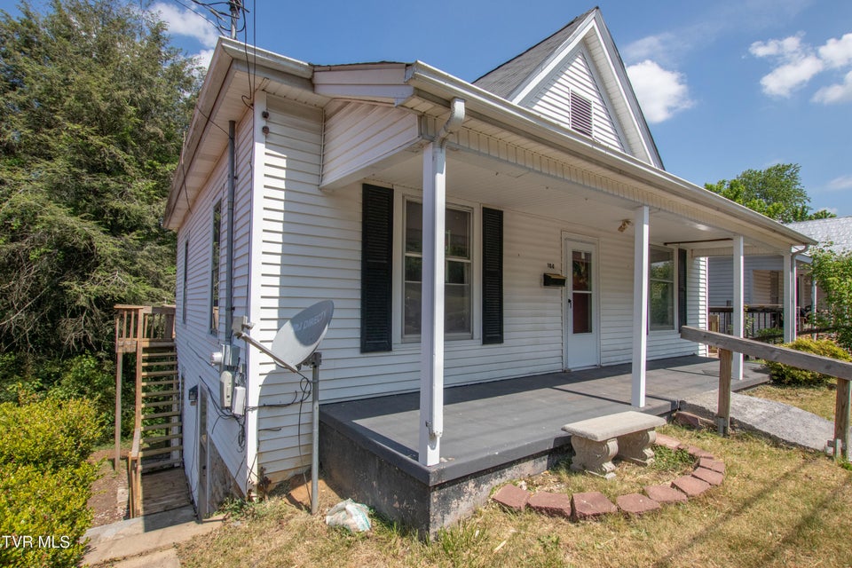 Photo #5: 708 Portsmouth Avenue