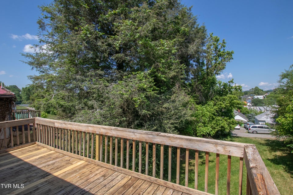 Photo #7: 708 Portsmouth Avenue