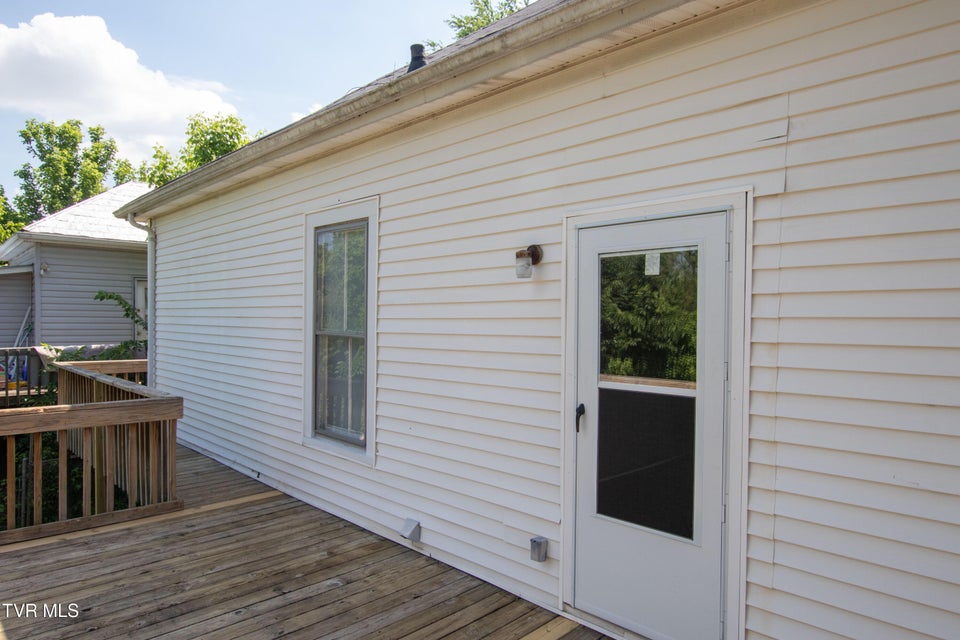 Photo #8: 708 Portsmouth Avenue