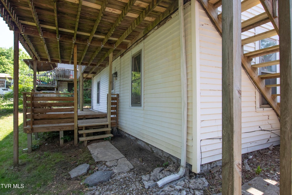Photo #9: 708 Portsmouth Avenue