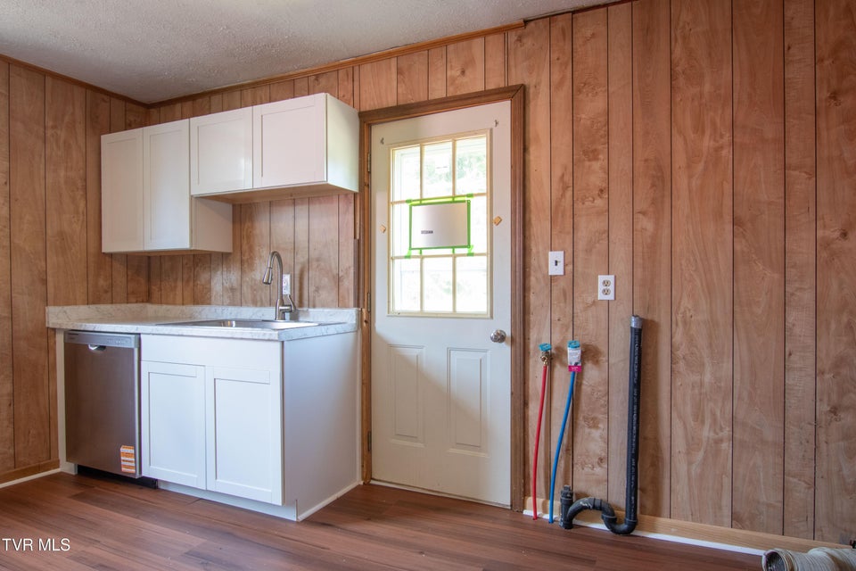 Photo #16: 708 Portsmouth Avenue