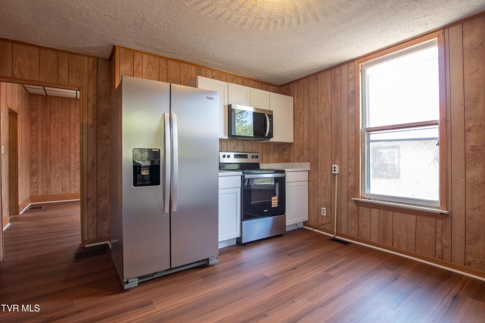 Photo #17: 708 Portsmouth Avenue