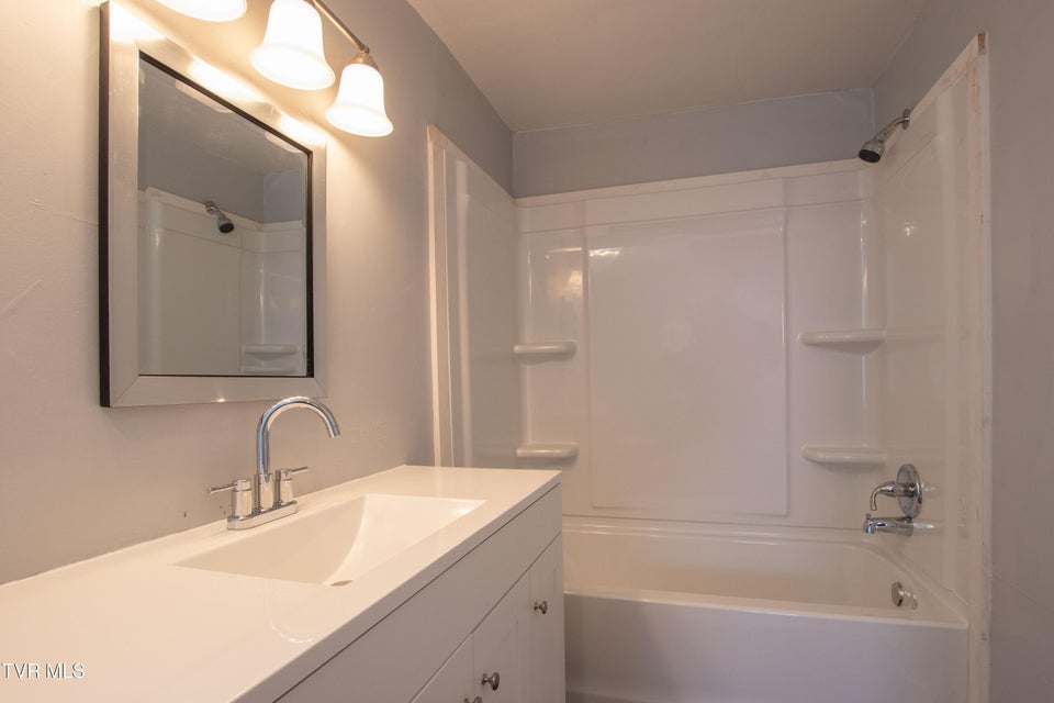 Photo #22: 708 Portsmouth Avenue