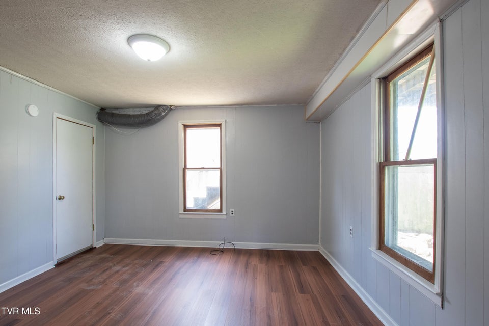 Photo #32: 708 Portsmouth Avenue