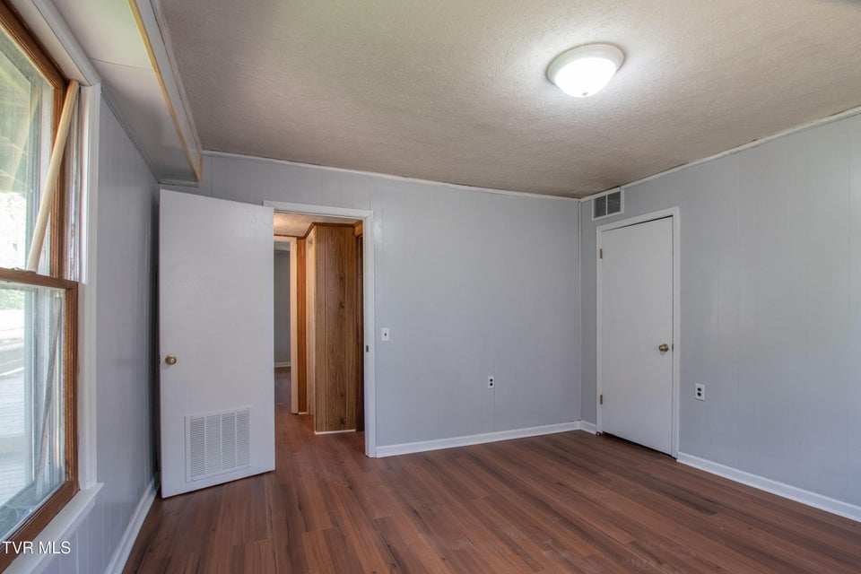 Photo #33: 708 Portsmouth Avenue
