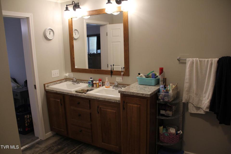 Photo #37: 90 Darnell Road