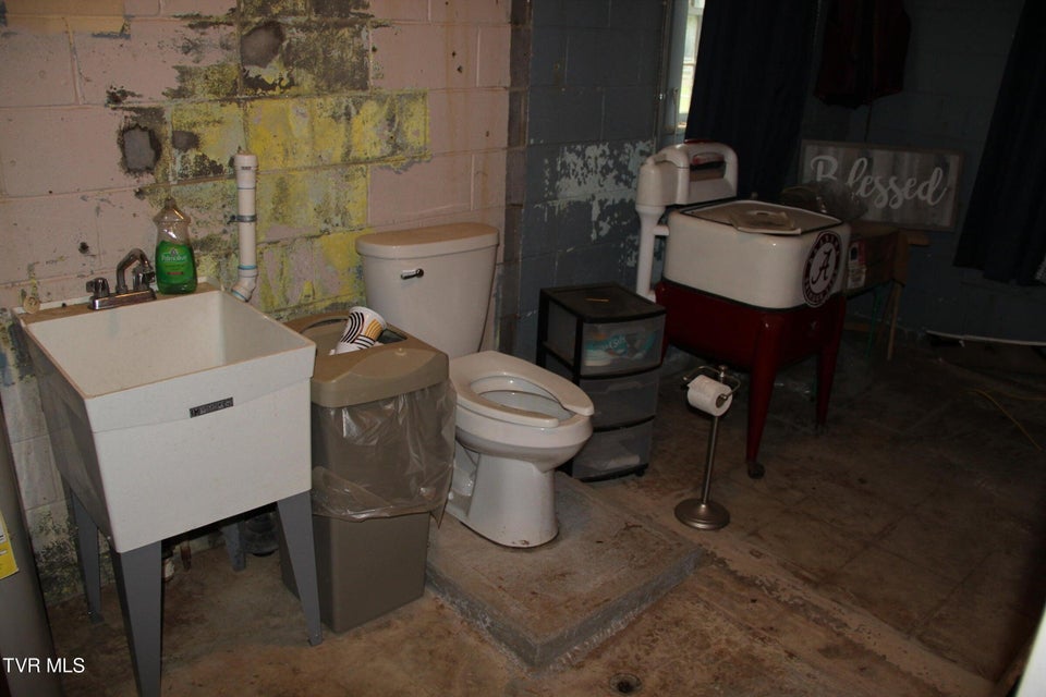 Photo #28: 90 Darnell Road