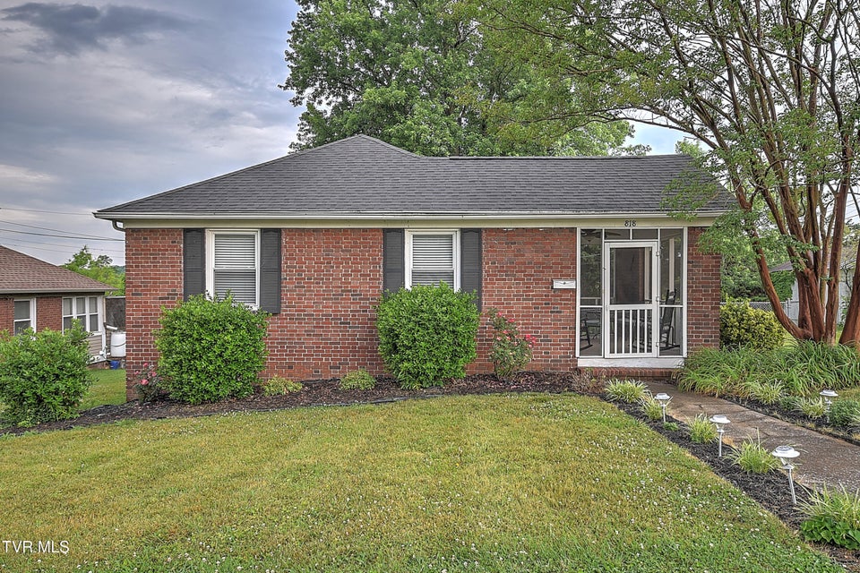 Photo #2: 818 Birch Street