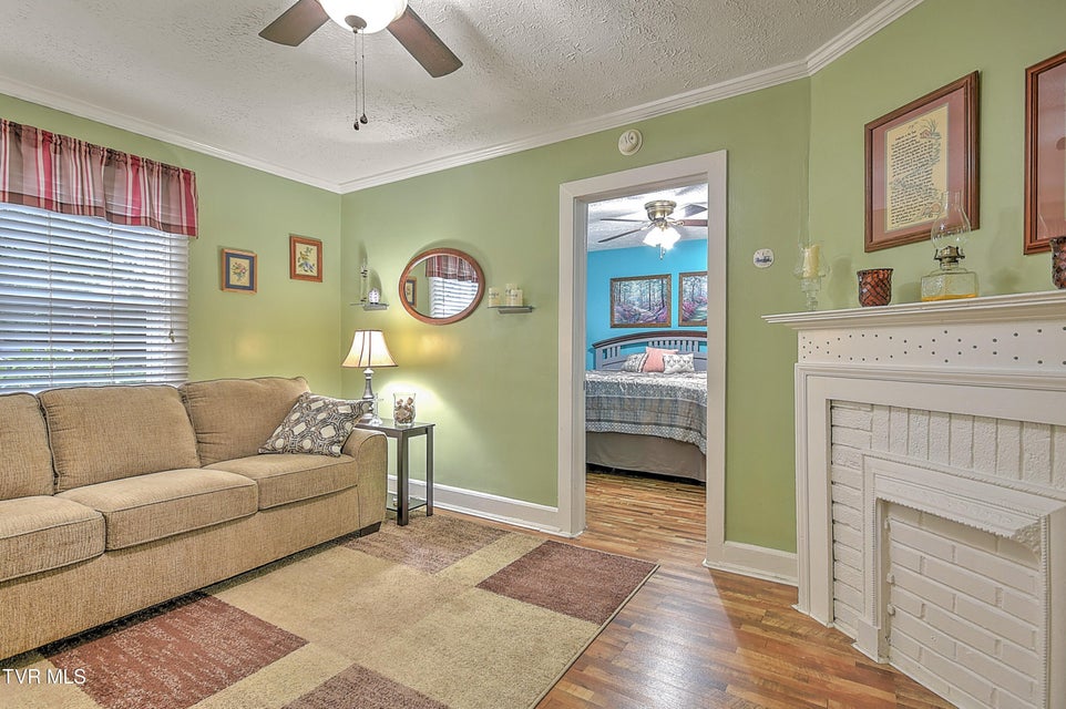 Photo #6: 818 Birch Street