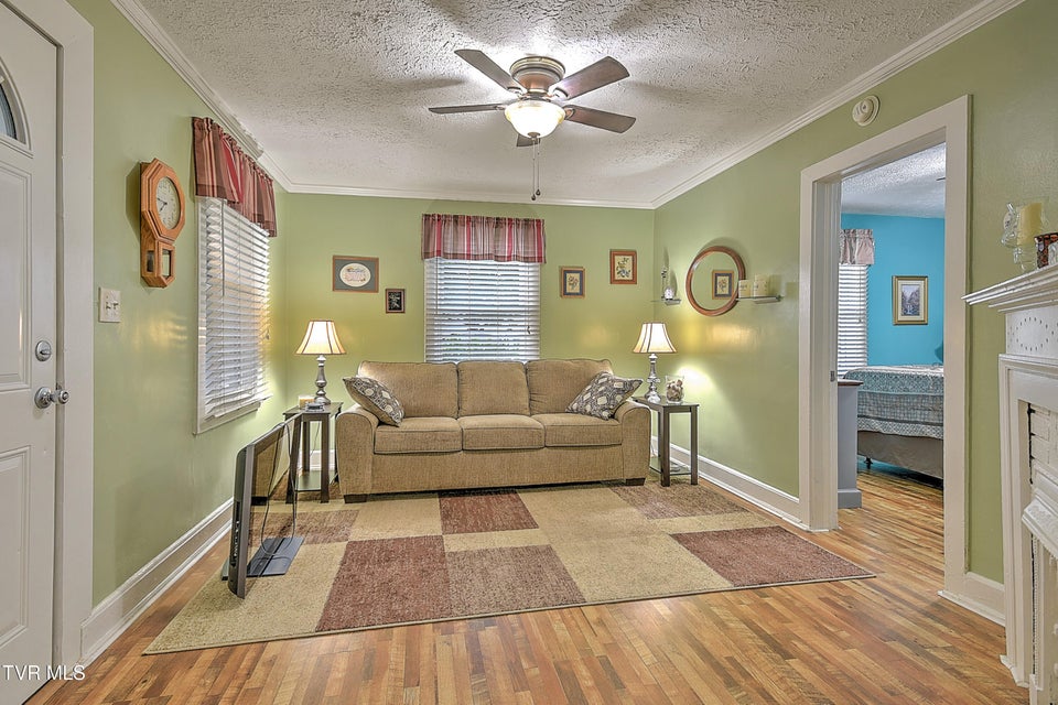 Photo #7: 818 Birch Street
