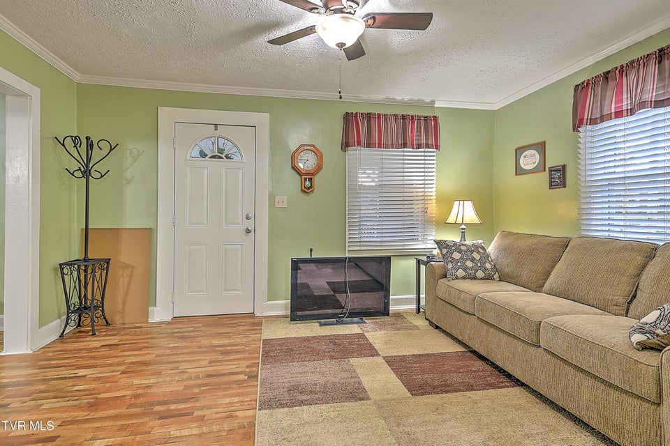 Photo #8: 818 Birch Street