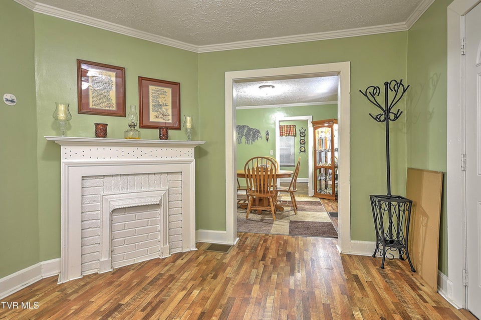Photo #9: 818 Birch Street