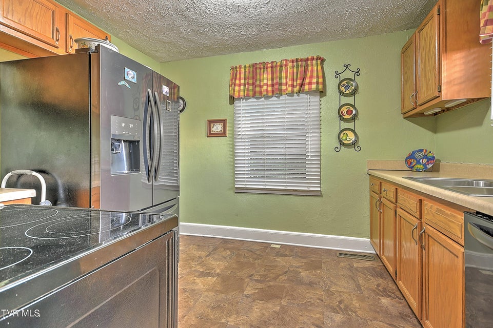 Photo #14: 818 Birch Street