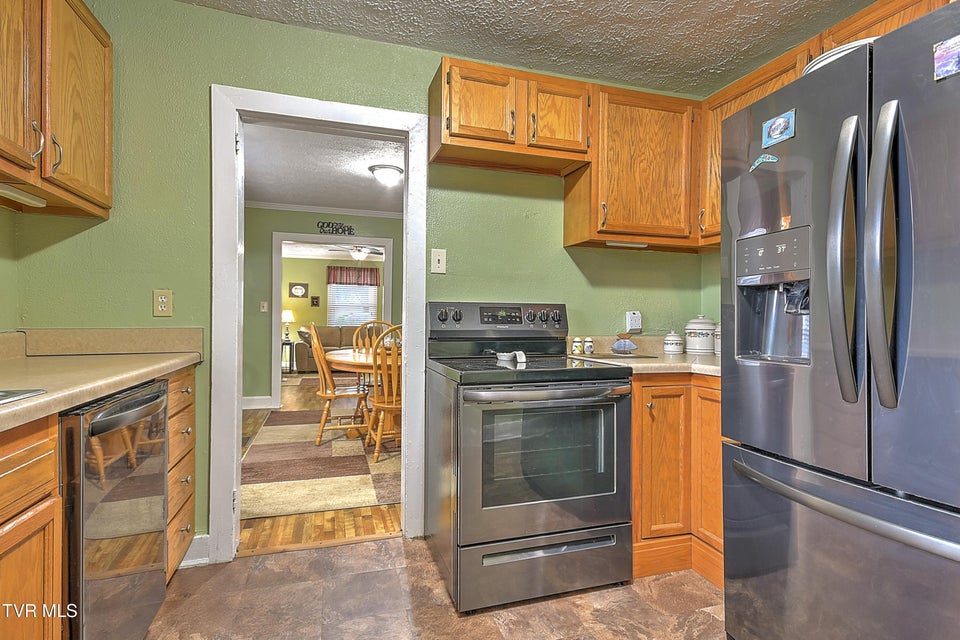 Photo #16: 818 Birch Street