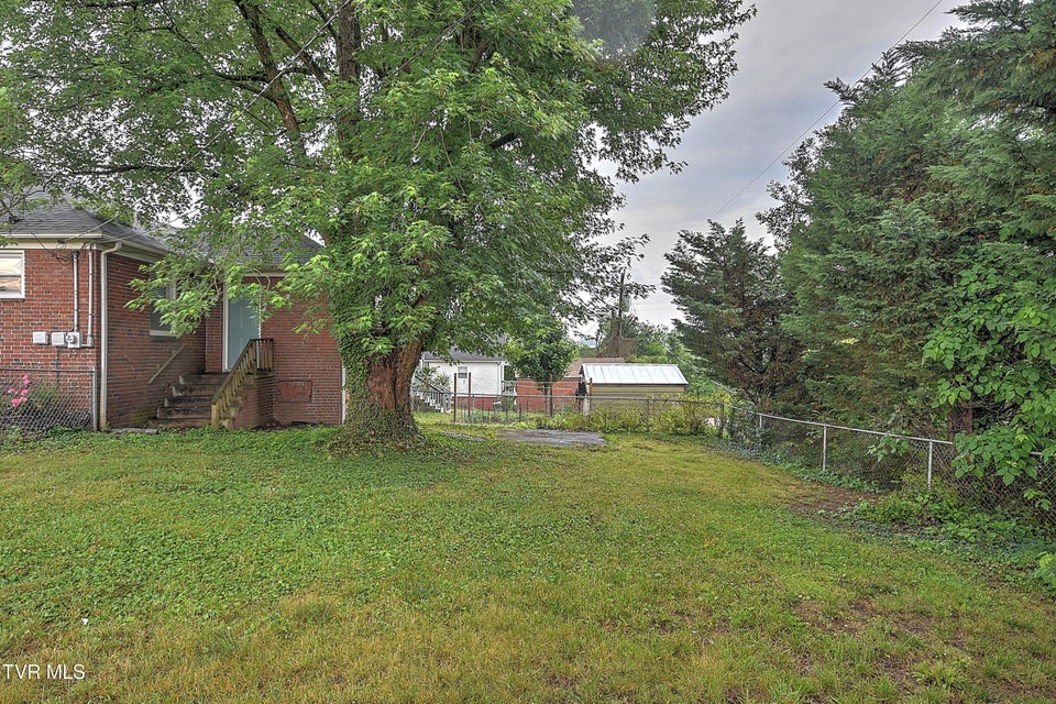 Photo #32: 818 Birch Street